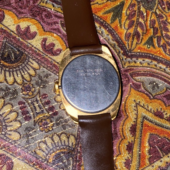 Timex Brown Leather Strap Watch with Gold-Tone Case and Black Dial - Picture 6 of 8